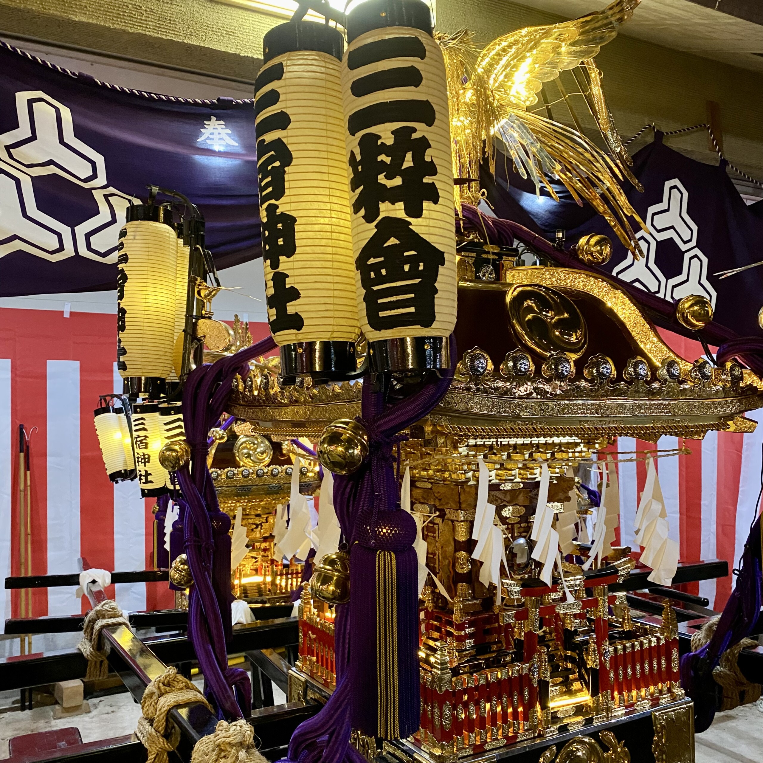 金色トライデント装飾品 紫房飾り付き 三宿神社例大祭⛩️ | 美容室レイブランカ｜三宿・池尻・三軒茶屋